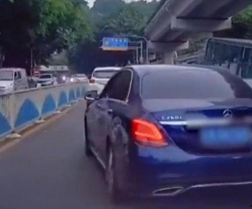 网友爆料奔驰车主恶意别车原视频,网友直呼辣眼 第3张 网友爆料奔驰车主恶意别车原视频,网友直呼辣眼 第3张