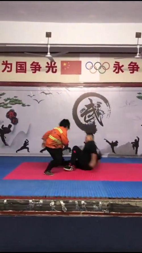 巨人最新爆料消息视频,揭秘神秘视频背后的惊人真相! 第2张 巨人最新爆料消息视频,揭秘神秘视频背后的惊人真相! 第2张